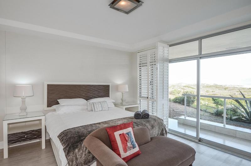 To Let 3 Bedroom Property for Rent in Dolphin Beach Western Cape